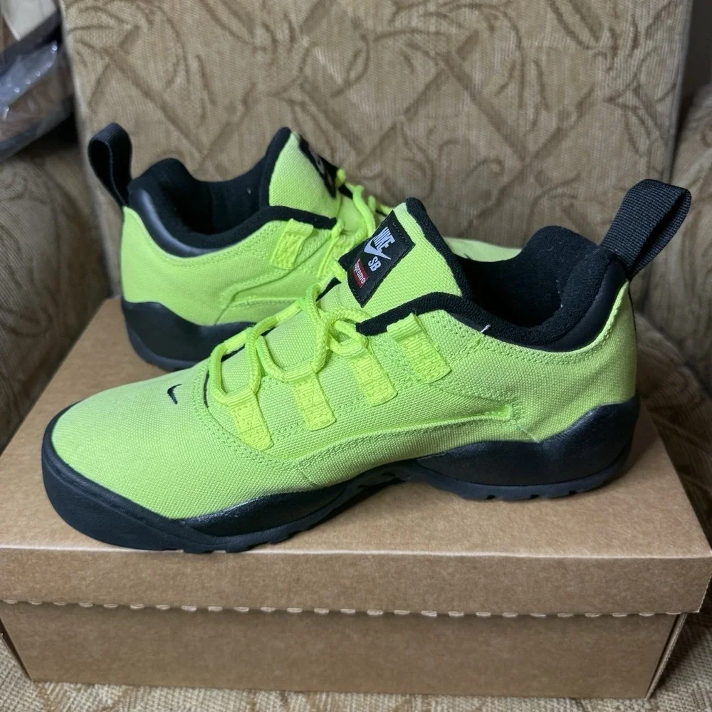 FQ3000-700 Supreme Nike SB Darwin‎ Low Green Volt Black White Fluorescent Size 8